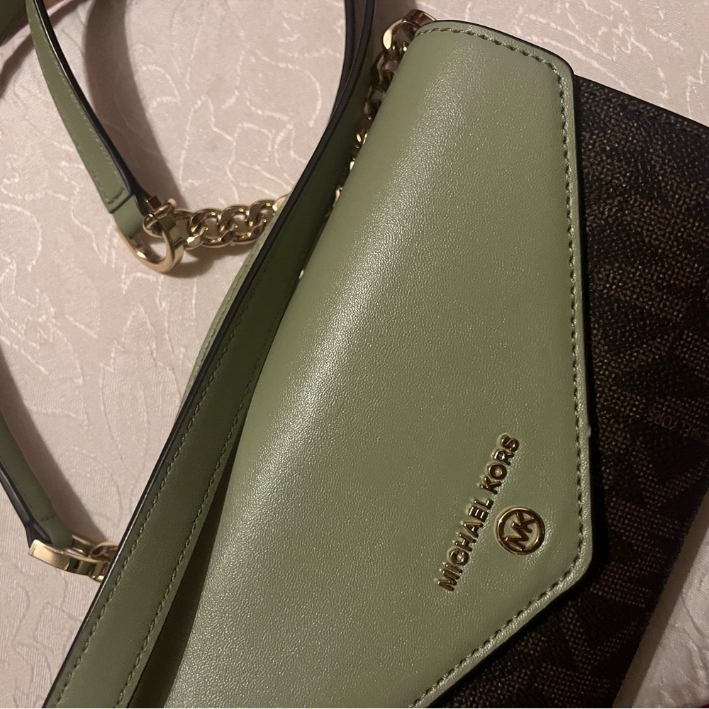 ✨MICHAEL KORS Crossbody Purse✨ - Picture 2 of 5